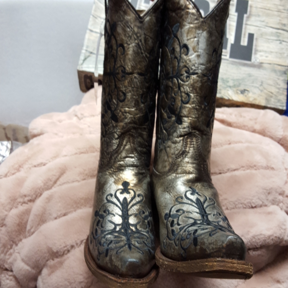 β€οΈππ’πNIB Corral TEEN vintage bronze black boots size 6β€οΈππ’π - Picture 2 of 14